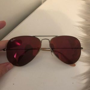 Ray-Ban Red Lensed Aviator Sungalsses